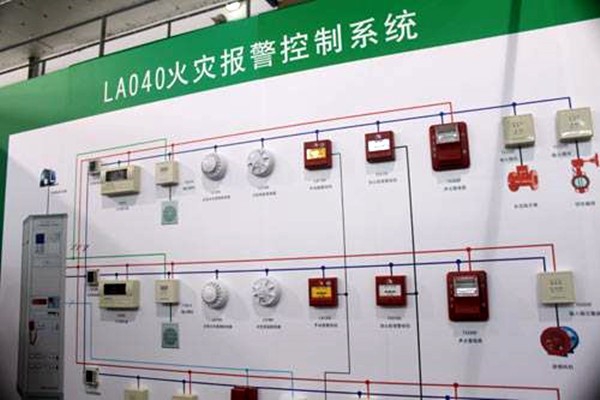 出現(xiàn)火警時，樓宇控制系統(tǒng)如何快速做出反應(yīng)？
